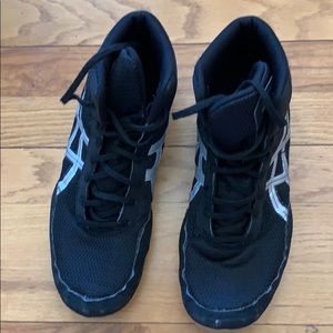Wrestling shoes